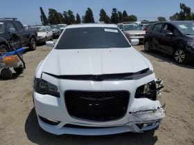 2018 CHRYSLER 300, S 2C3CCABG7JH240068